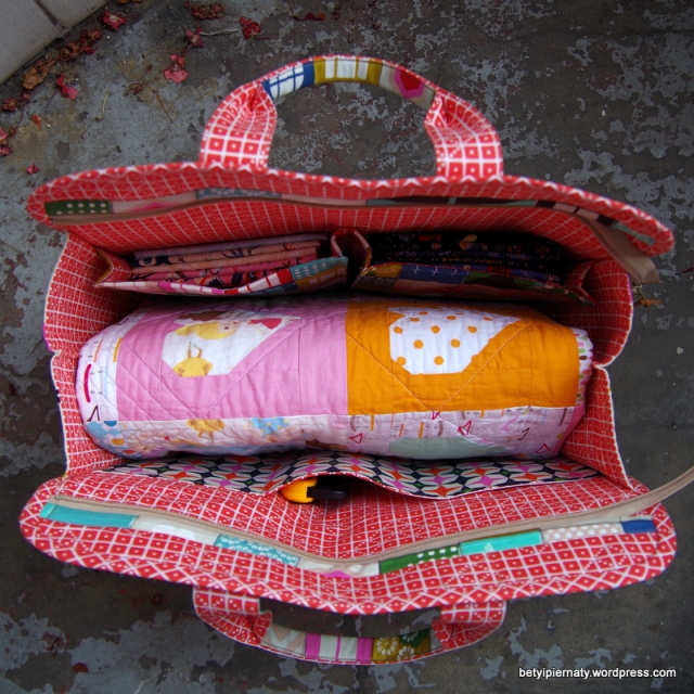 makers-tote-inside-betyipiernaty-joel-dewberry-cottonandsteel-handmade-noodlehead-pattern