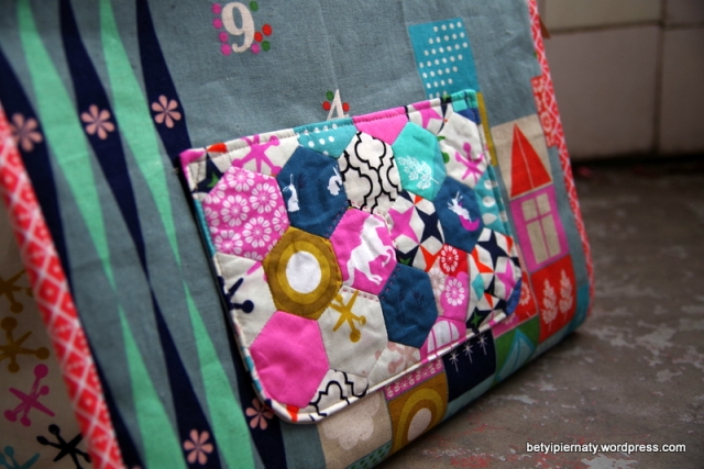 makers-tote-side-pocket-betyipiernaty-joel-dewberry-cottonandsteel-playful-epp-haxagons-handmade-noodlehead-pattern